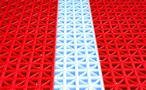 Image d'un tracé peinture sur une dalle tennis flexplay